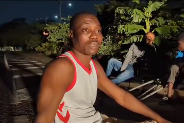 Persons with disability sleep at Roads Ministry to demand jobs 2 years after road toll ban