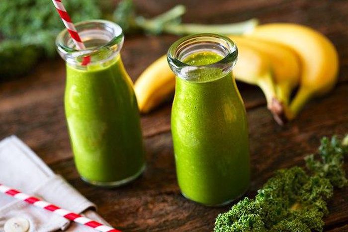 Kale and banana smoothie