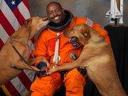 Astronaut Anne McClain brought her 4-year-old son to a NASA photo shoot before flying to the space station, and the pictures will melt your heart