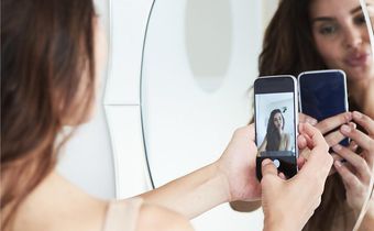 duck face mirror selfie