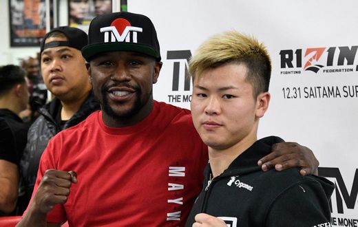 Floyd Mayweather and Tenshin Nasukawa