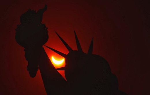 15 spectacular photos of how people experienced the 2024 solar eclipse [Photo credit: Gary Hershorn]