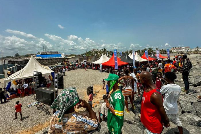 Easter joy to Elmina with food drive