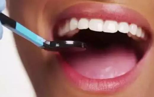 5 ways to naturally whiten your teeth at home. [eve9world]