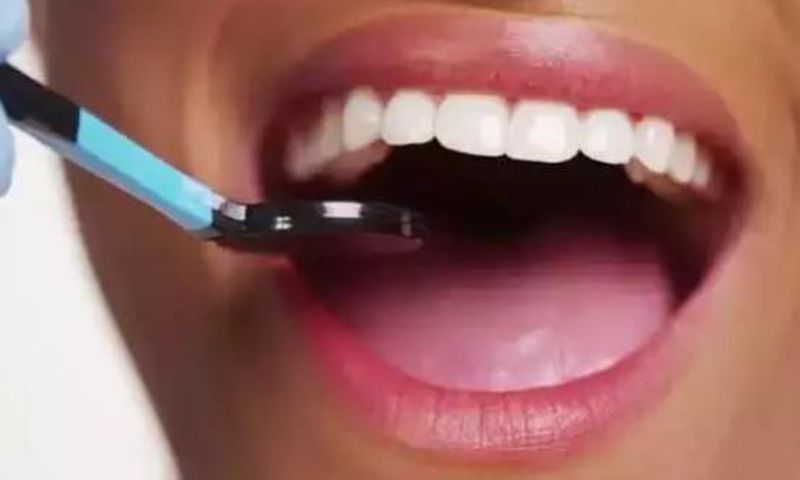 5 ways to naturally whiten your teeth at home. [eve9world]