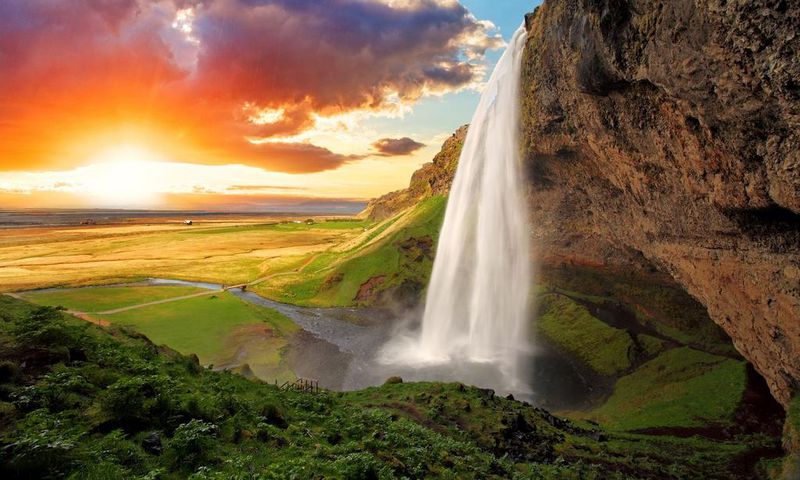 The night never fallls in some parts of Iceland [TomArcher]