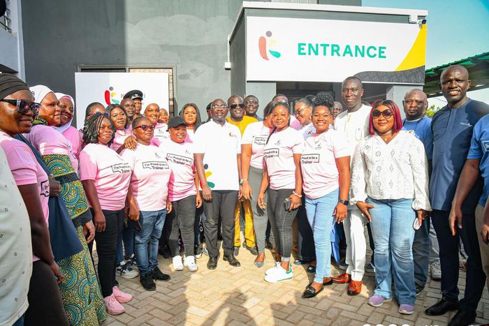 Dr Bawumia opens kayayei hostel