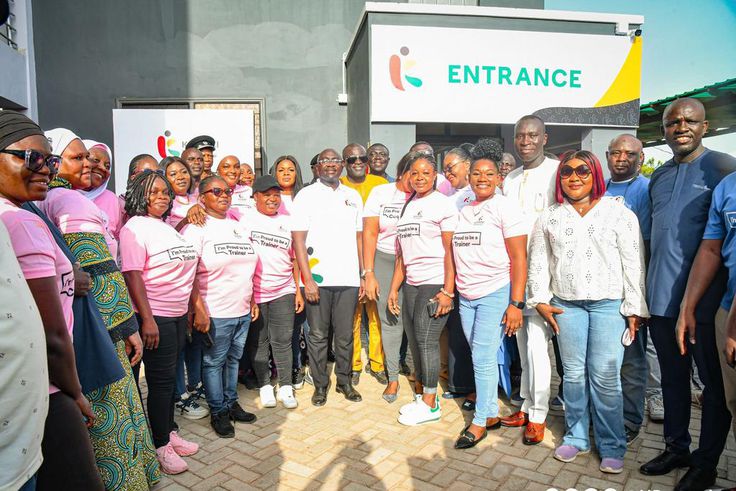 Dr Bawumia opens kayayei hostel