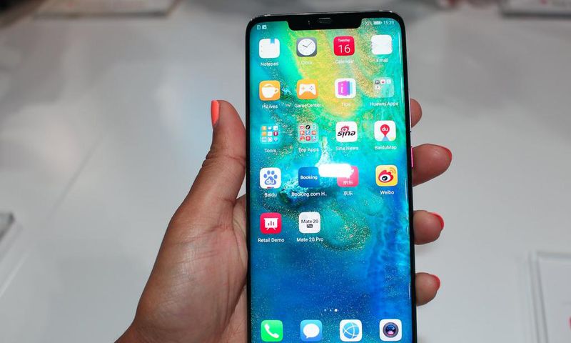 Huawei Mate 20 in the hand
