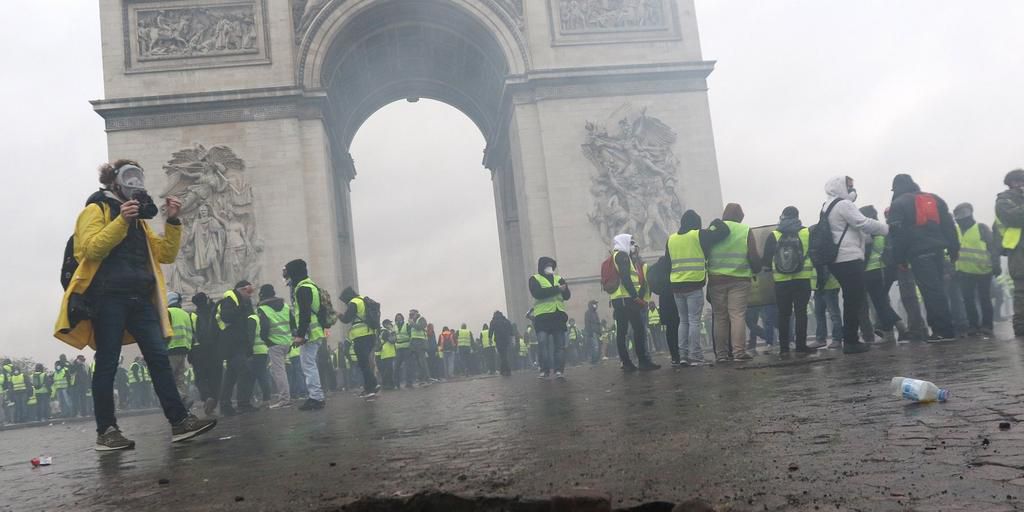 paris demo arch