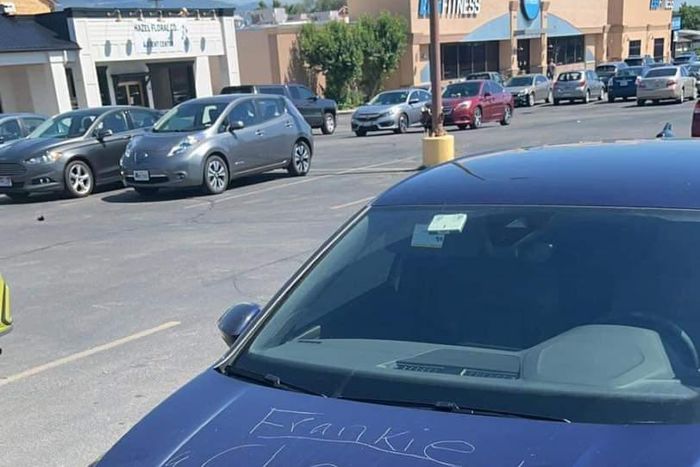 Man exits mall, meets scratches on his car which read: “Frankie is a cheater + a Liar”