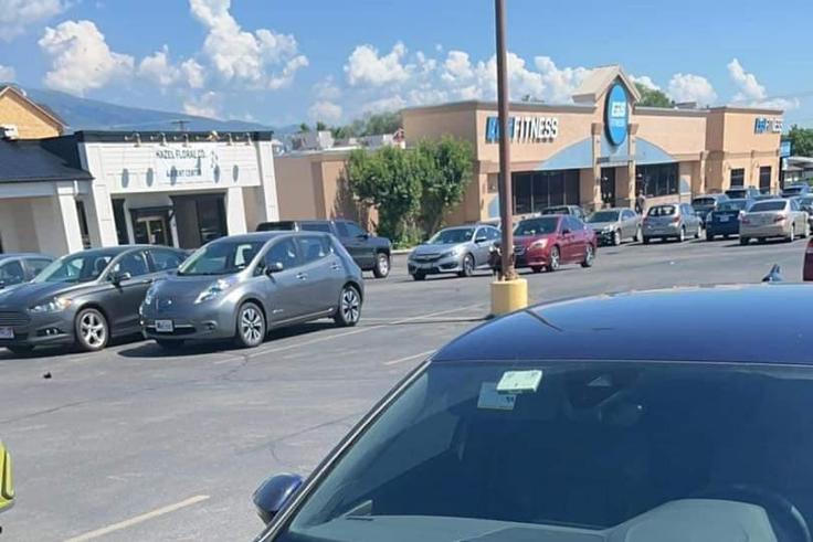 Man exits mall, meets scratches on his car which read: “Frankie is a cheater + a Liar”