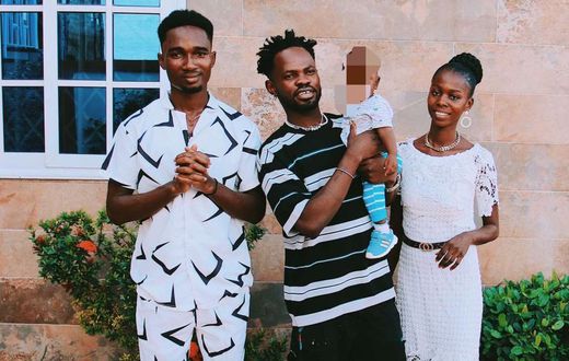 Fameye support fan by gifting items for the his newborn baby