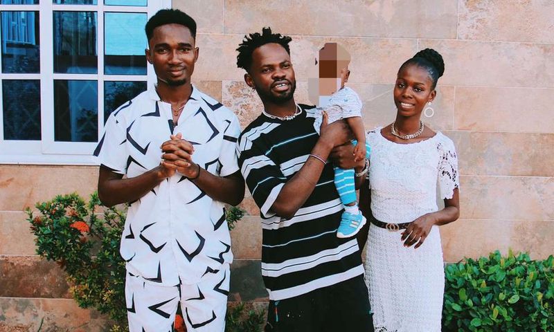 Fameye support fan by gifting items for the his newborn baby