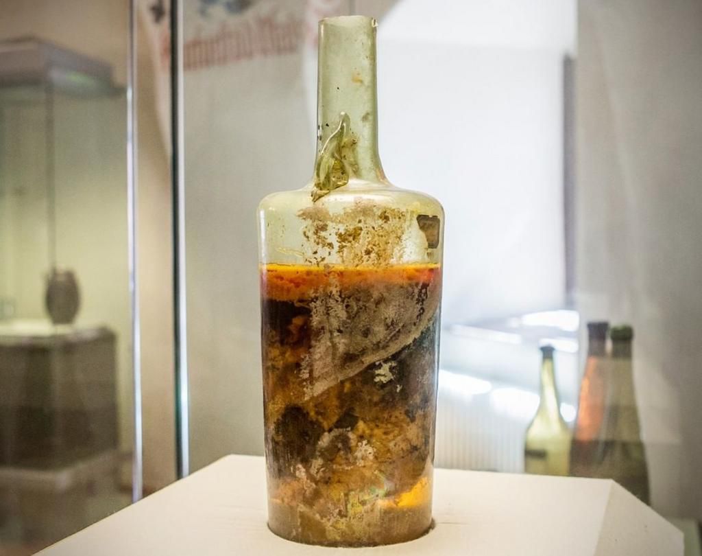 Roman wine in a sealed bottle [TapasMagazine]