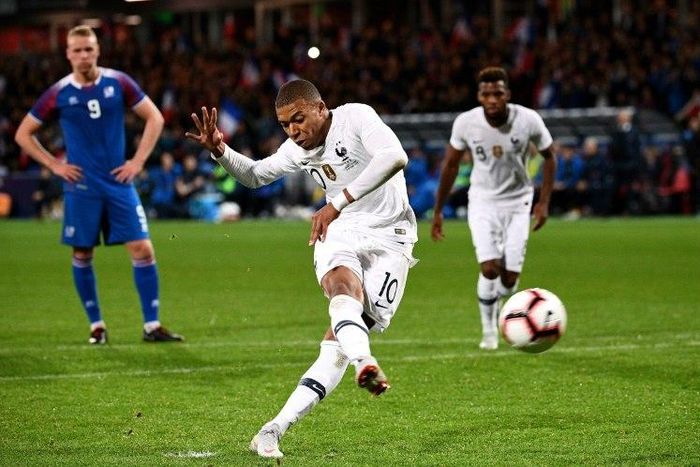 Kylian Mbappe's late penalty rescued a draw for France against Iceland