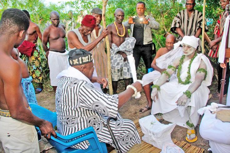 Paul Dogboe enstooled
