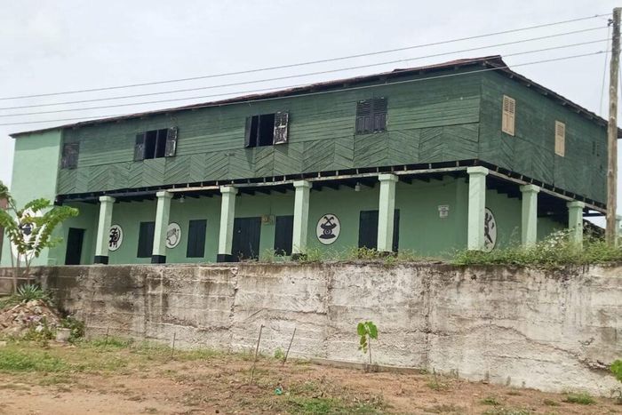 Police storm Amanase Chief’s Palace over exhumed bodies kept in his house