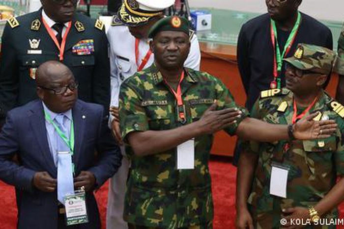 ECOWAS military chiefs suspend key meeting on Niger coup as fears mount. [DW]