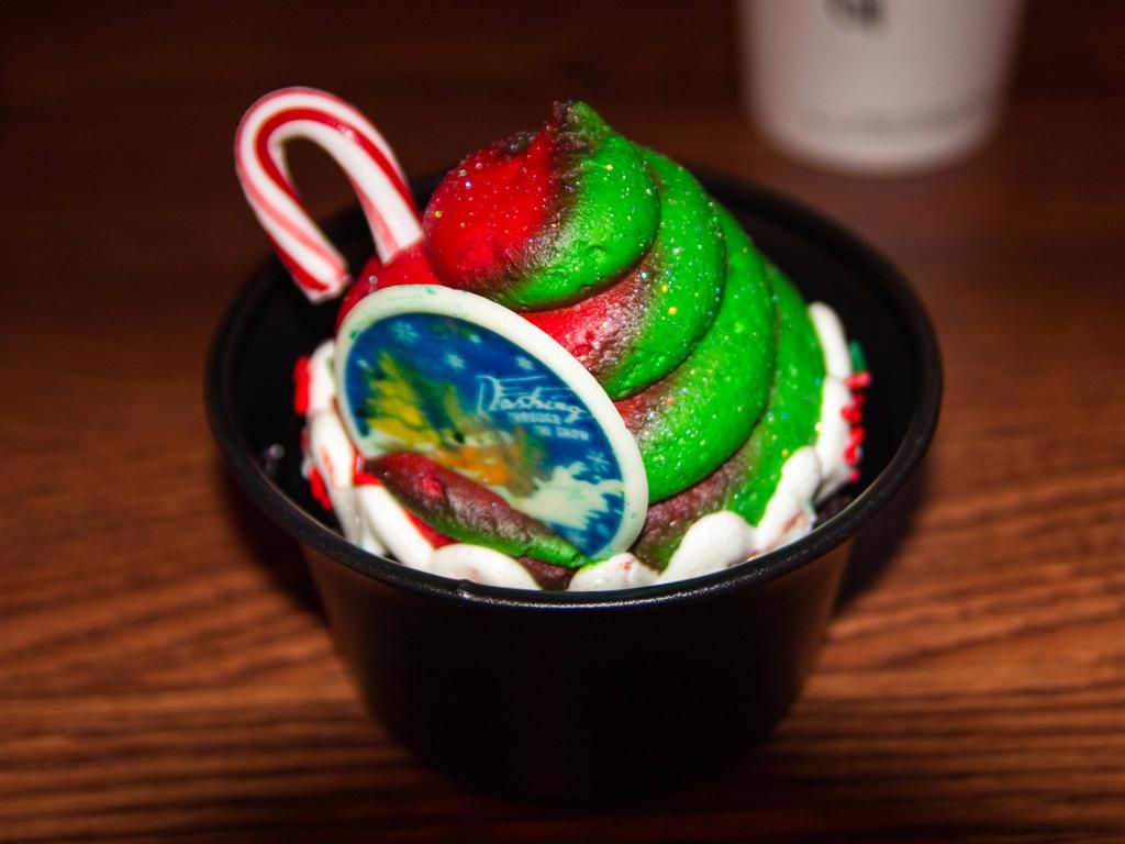 Former employees reveal what it's like to work at Disney parks over the holidays