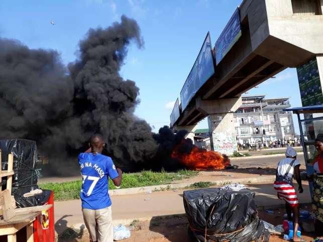 Residents burn tyres in protest