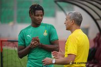 Chris Hughton speaking to midfielder Edmund Addo