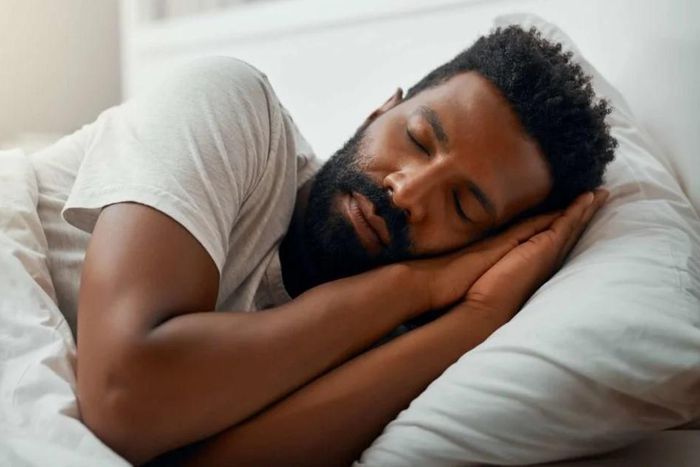 Sleeping on your left side can improve your health  [Medical News]
