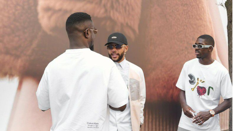 Sarkodie with Memphis Depay and Dembele in 2022