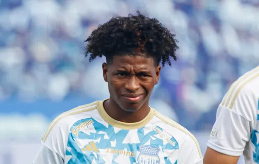 Terrified footballer hides under bed as wife and 5-year-old son are kidnapped