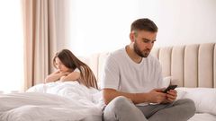 secretly-using-phone