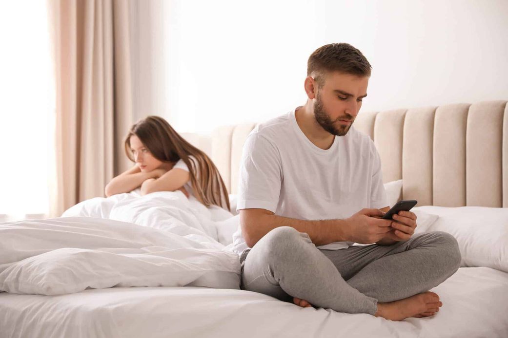 secretly-using-phone