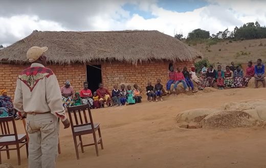 Mzee Ernesto Muinuchi Kapinga and children