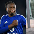 Black Stars winger Fatawu Issahaku raps on street to raise money for needy (Video)