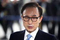Former South Korean President Lee Myung-bak arrives for questioning by prosecutors in Seoul over bribery allegations in March 2018. (Kim Hong-Ji / Pool Photo)