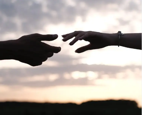 10 ways to build, maintain deep friendships in adulthood
