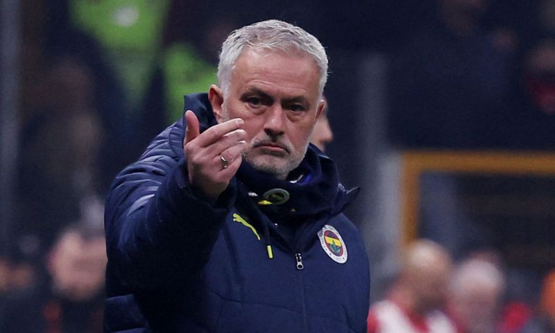 Jose Mourinho banned 4 matches for racist remarks after the Istanbul derby