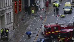 One child trapped under car that drove into crowd at Liverpool victory parade (Video)