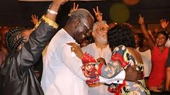 Moment Daddy Lumba re-united JJ Rawlings and Kufuor (Video)