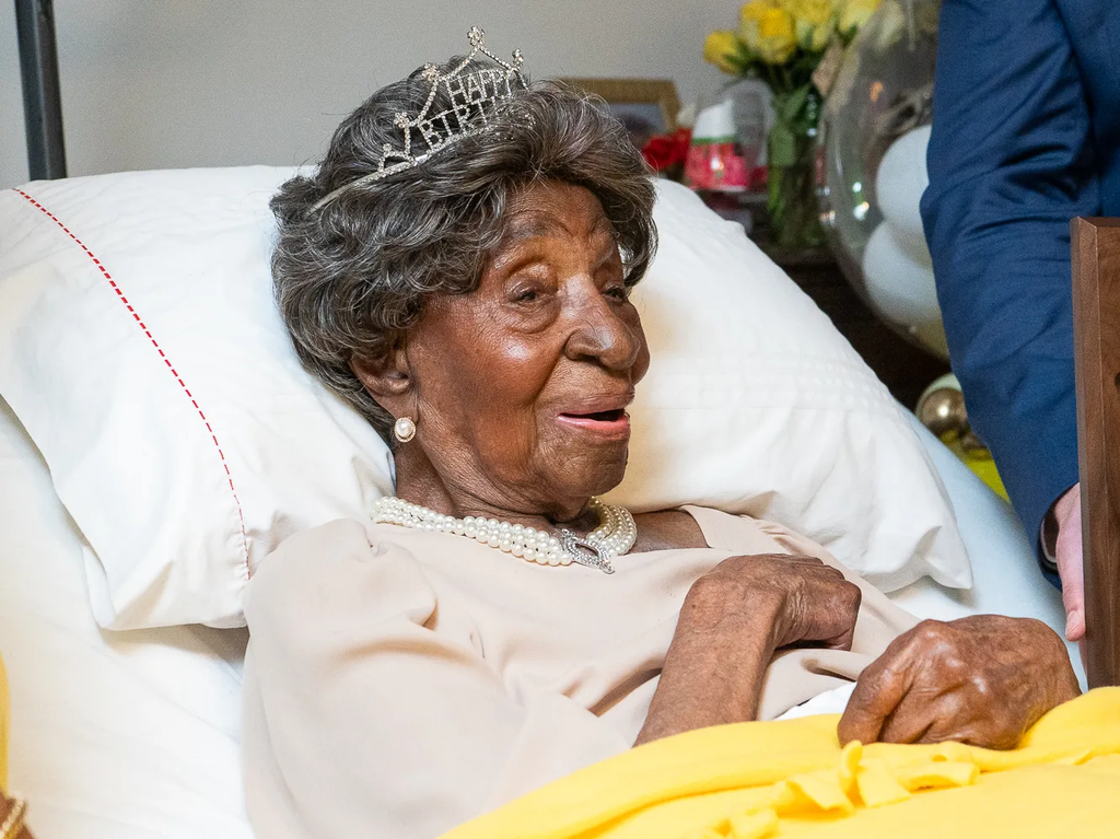 Elizabeth Francis [USAToday]