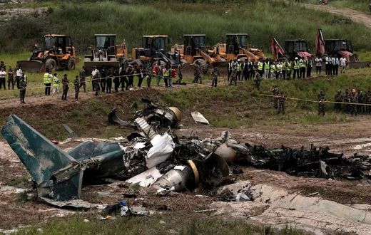18 out of 19 die as plane bursts into flames during takeoff; only pilot survives