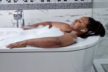 Soaking in a warm bath can relieve pain and swelling [Depositphotos]
