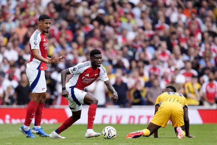 Arsenal legend Ian Wright slams Thomas Partey for ‘jogging’ vs Brighton