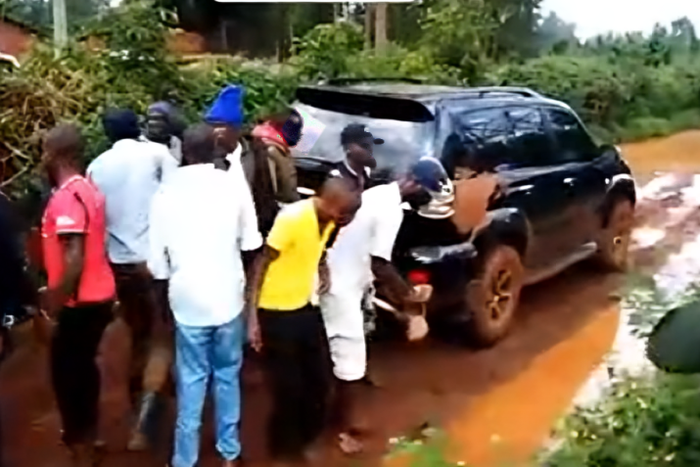 Sirende MCA forced to walk on muddy road by angry youth