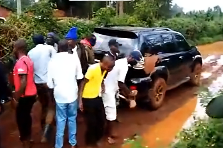 Sirende MCA forced to walk on muddy road by angry youth