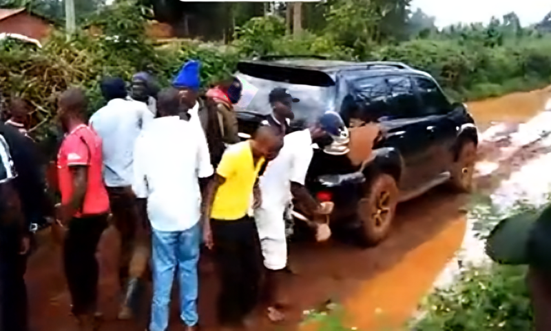 Sirende MCA forced to walk on muddy road by angry youth