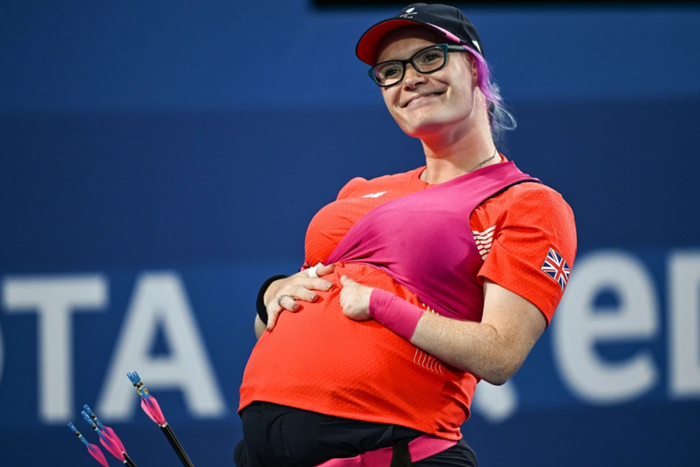 Heavily pregnant para athlete makes history by winning gold medal at Paralympic Games