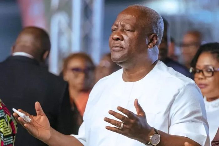 John Mahama prays