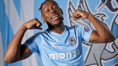 Brandon Thomas-Asante: Ghana striker joins Coventry City