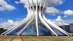 Catedral Metropolitana de Brasilia [Wikipedia]