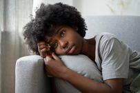 A teenager struggles with low self-esteem [freepik]
